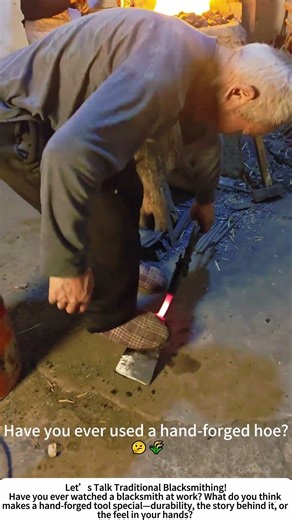 Forging a Hoe – Blacksmithing a Farm Tool by Hand! 🔨🌾
