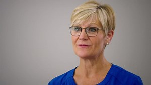 Tranquility SmartCore Adult Disposable Briefs, Incontinence Control with Breathable Kufguard Technology, Fastening Tabs & Wetness Indicator, Latex-Free, Adult Small, 22oz Capacity, 100ct Case