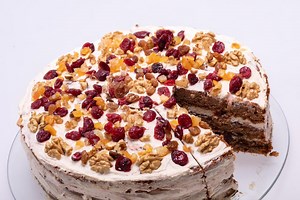 Recept za voćnu tortu sa gotovim korama koju i dete može da napravi: Gotova je brzo, lagana je, a ogromna!