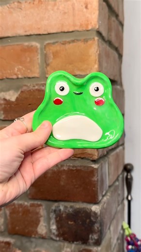 ✨ How to Glaze Polymer Clay Pieces with @crafr.resin 💎 🛍 Use code SPICYBEAN10 to get a 10% discount on craft-resin.com! Take your clay projects to the next level with Craft Resin UV resin formula! In this video @spicybeabcreates demonstrates the process of glazing a frog tray using Craft Resin 🐸 🎨 Perfect for tiny projects like earrings, keychains etc. 🔆 Cures within seconds under UV light ⏳ No mixing and waiting for hours 💎 Crystal clear finish 💨 Odourless and safe to use #CraftResin #DI