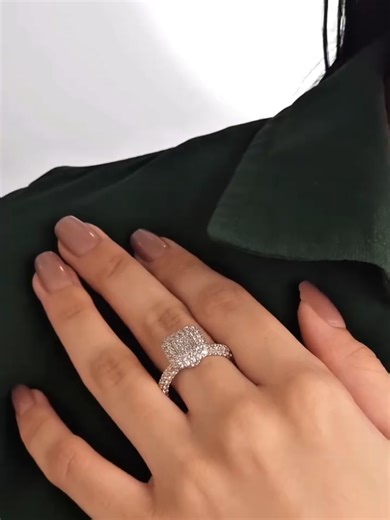 GOLD RING RG03652 Shop now at goldbank.com.pk before it's sold out. The webiste link is mentioned in the bio.