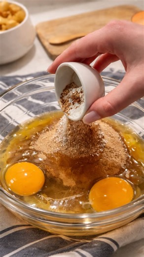 Easy apple crumble muffins recipe for home baking