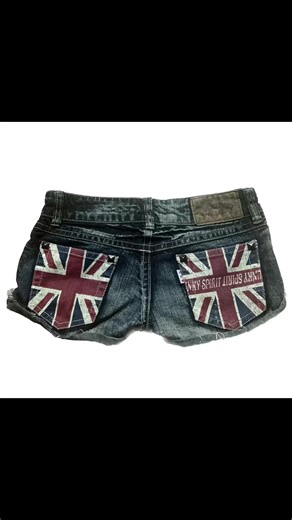 Y2K Fashion: How to Style Jean Shorts