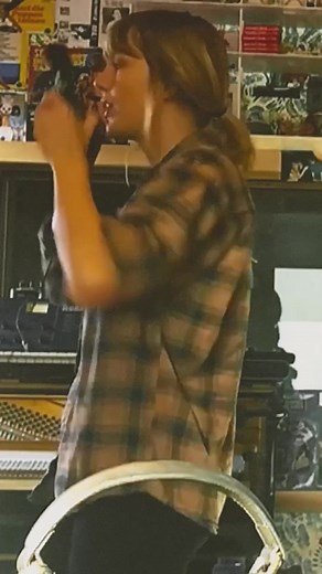 Taylor Swift 'Wallpaper' Lyric Video - Behind the Scenes