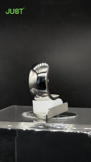 JUST Medical— AUSK Mobile-bearing Unicompartmental Knee System ● Optimized Design Conforming, spherical design minimizes contact stress throughout the entire range of motion. Curved inner geometry ensures minimal bone removal and maintains stability during movement. ● Enhanced Stability Twin pegs reinforce rotational stability. The raised anterior lip and square lateral side are engineered to prevent bearing dislocation. ● Wear Resistance & Mobility Incorporates cross-linked polyethylene (XLPE) 