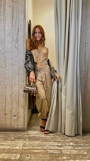 Valerie Domínguez on Instagram: "¿Navidad o Año Nuevo?…Donde quiera que estés @tennis_sa tiene todas las opciones para ti!! ¿Cuál fue tu favorita?"