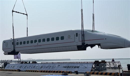 「ありがとう」を乗せて海へ　被災した800系新幹線が博多を目指す1週間の大冒険  –  emogram［エモグラム］