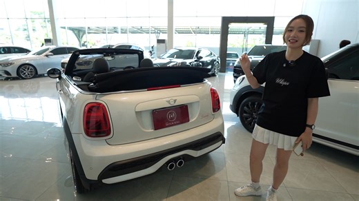 MINI Cooper S Cabrio Seaside Edition รุ่นพิเศษ SEASIDE สุดน่ารัก วิ่งน้อย 🚘 MINI Cooper S Cabrio Seaside Edition ปี 2023 | รหัส #4621 ✨ รุ่นพิเศษ SEASIDE สุดน่ารัก วิ่งน้อย เปิดหลังคารับลมได้ทุกเส้นทาง ✅ ไมล์แท้เพียง 12,011 กม. เจ้าของเดียว ประวัติเซอร์วิสครบ ✅ สีขาว Nanuq White หลังคาผ้าเปิดประทุนลายกราฟิก ✅ เบาะหนัง Leather Cross Punch สีดำ Carbon Black ✅ หน้าจอ Touchscreen 8.8” รองรับ Apple CarPlay ✅ พวงมาลัย Nappa Sport โลโก้ SEASIDE 30 ✅ ระบบ Ambient Light / MINI Visual Boost ✅ เกียร์อัตโน