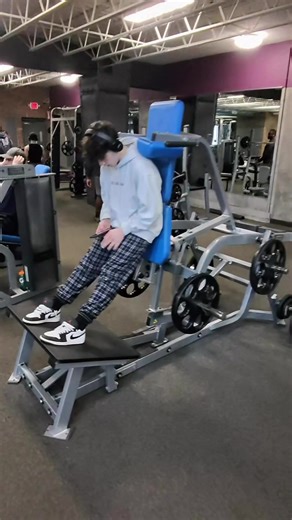 Met this Young Man at the gym as he was working his phone I meant Legs!! Helped him put his phone away!! 😁. Let’s GET AFTER IT!! Check out the links in my bio to learn more about how to transform your Mind, Body and Soul. Don’t forget to Sign up for My New Monthly Workout Subscription!! 🔥🔥🔥 #strengthtraining #workout #personaltrainer #noexcuses #mindset