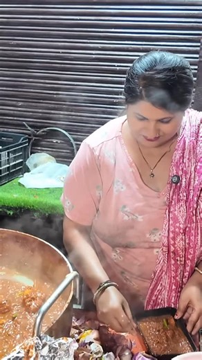 Gagandeep Singh | Hardworking Sapna Didi ka Late Night Street Food In Delhi . . . . . #cook #cooking #dessert #eat #food #foodblog #foodblogger #foodbloggers... | Instagram