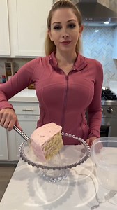 279K views · 314 reactions | Best way to keep your cake fresh | Tracy and Johnny | Facebook