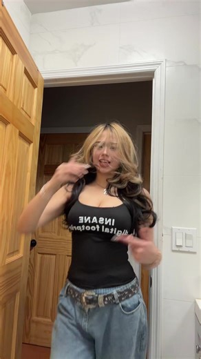 Annie Zheng (@cellow111)’s videos with original sound - 𝐀𝐫𝐭𝐡𝐮𝐫