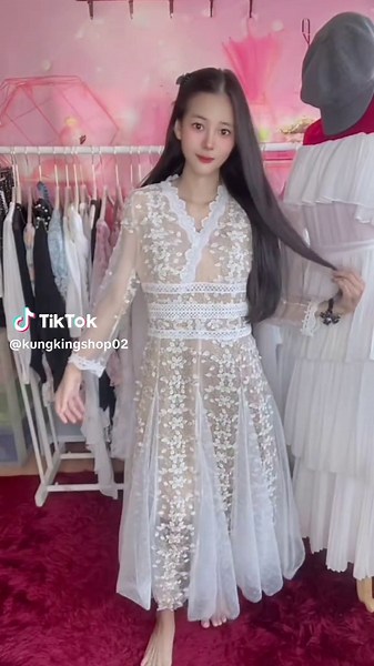 หรูหราหมาเห่ามากกกแม่🌟แม็กซี่เดรสลูกไม้ตัวยาว- แขนยาวสุดหรูตัวนี้เจ้าหญิงมากค่ะ 👑ตัวเดรสทรงคอวี มาในโทนผู้ดีม๊วกก 🙀รับรองใส่ออกมาน่ารักสุดๆ ดูสวยหรูแน่นอน รหัส 🌾 0986 📌ไม่สะดวกดูไลฟ์สดสามารถกดสั่งซื้อที่ตระกร้าหน้าช่องได้เลยนะคะรุ่นนี้มีส่วนลดให้ด้วยนะคะ📌 #เดรสสวยๆ #เดรสเกาหลี #คุ้มมาก #เดรสยาว