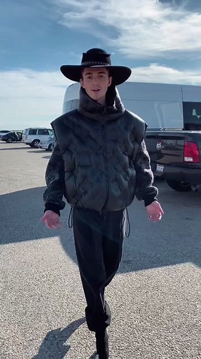 don’t u miss those casual summer beach days before covid ? 🥲 back in 2019 with @papermagazine #fyp #designerfashion #louisvuitton #greysonchance