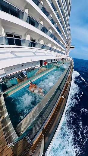 Jacuzzi relax on a Cruise   MSC Seascape and its attractive...