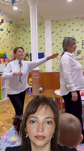 La dramatización es un medio efectivo para enseñar pautas de convivencia y normas en el aula, ya que no solo presenta la información de manera visual y atractiva, sino que también promueve un aprendizaje activo y significativo. Al igual que una imagen que comunica instantáneamente un mensaje complejo, la dramatización permite a los estudiantes internalizar y aplicar estos conceptos de manera efectiva en su vida cotidiana. | Ambar Ardila