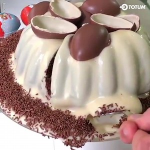 2.6M views · 7.8K reactions | This kinder cake looks incredible 襤 | TOTUM | Facebook