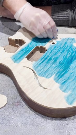  @adfinlayson Staining and finishing a blue quilted maple custom guitar.  #blue #blueguitar #quilt #quiltedmaple #semihollow #fhole #kawasaki #rivermark #luthier #luthiers #luthiery #handmade #handmadeguitar #handmadeguitars #customguitar #customguitars #boutiqueguitars #guitar #electricguitar #woodworking #guitarsofinstagram #guitarlovers #guitarbuild #guitarbuilding | guitaristes.officiel | Facebook
