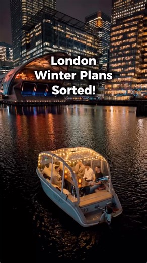 This completely changed our plans for the evening 🚤✨ GoBoat London Winter Pods at Canary Wharf might be one of the best winter activities in London. Easy-to-drive electric boats, no licence needed, and the late afternoon into evening slot is unreal when the lights come on around Canary Wharf. Seats up to eight people, warm and fully enclosed, your own music on board, with snacks, drinks, or picnic options available to pre-order. Perfect for a winter catch-up with friends or a relaxed, romantic 