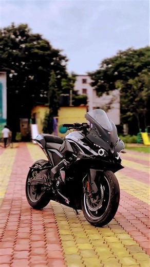 Rs200 wear a kala chasma. #rs200vsns200 #bajaj #bajajpulsarrs200