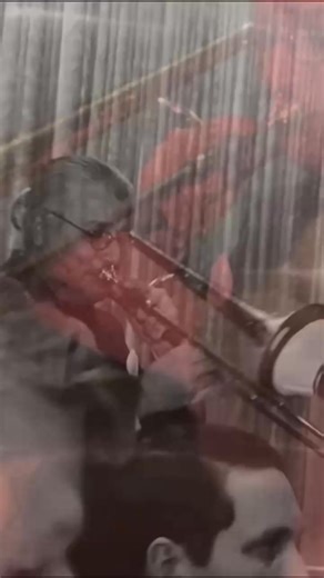 The Spirit of Swing! Die nächsten Konzerte: 5.12. Philharmonie (KMS) - 20 Uhr. 6.12. Weihnachtszauber - 19 Uhr. 7.12. Ballhaus Wedding - 19 Uhr Andrej Hermlin and his Swing Dance Orchestra / The SwinginHermlins Clip by Rachel Hermlin | Andrej Hermlin