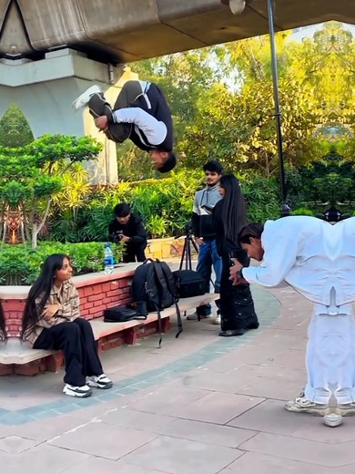 #trending #backflips #publicstunt👎😗 #foryou #backflips #fyp #publicstunt👎