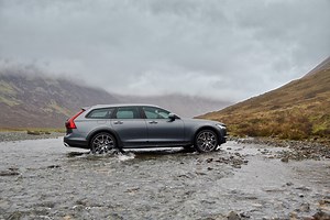 | The Land of Cross Country 全新跨界性能的起源 | 源自險峻多變地貌與極端氣候的的瑞典 🇸🇪 全新 V90 Cross Country 透過尖端底盤改造科技與精鍊工程， 歷經不斷的測試調校，帶給您征服全路面的自信。 All-road capability opens up your world. 了解更多：https://goo.gl/KRx54p | Volvo Cars Taiwan