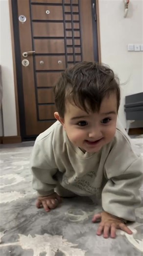 How to run after the camera to catch it🤗💐😌 | 𝚂𝚆𝙴𝙴𝚃 𝙱𝙰𝙱𝚈