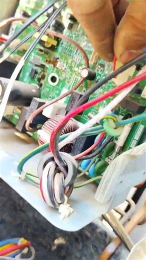 Daikin Inverter AC Compressor Start-Stop Problem 🔧 Real Fix #shorts #daikin #airconditioner #hvac