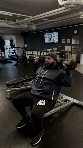 So I decided to do something 🤦🏽😅 Yea you heard me I’m going to be doing a 5k run! A #5k = 3.1 miles, which might not seem like much to some & yea I might be able to slowly jog 1 mile right now MAYBE & in like 20 min 🤦🏽 but I am NO where NEAR 3! 😩 I don’t think I’ve ever in my life run a solid mile with a consistent pace or even hitting anything under 15 min. I’m down 52 lbs from when I started tracking my weight but I’m still overweight & only have been doing more bodybuilding techniques w