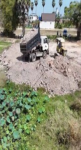 5.6K views · 76 reactions | Dozer Operator Shows Skills #dozer #bulldozer #construction #heavyequipment #operator | Arpunk | Facebook