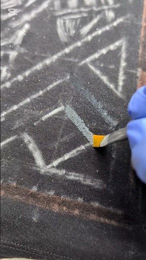 step but step tutorial available how to bleach paint your T-shirt! #bleach #diy #tshirt