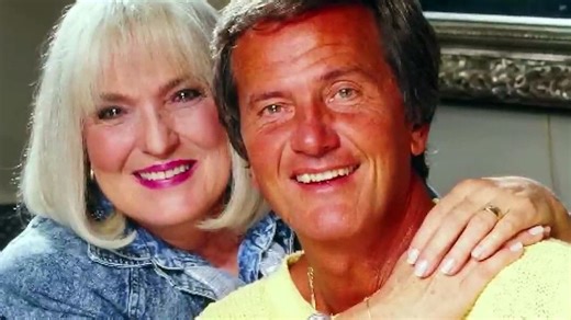 TODAY! At the funeral of singer Pat Boone, hundreds of people shed tears of pain