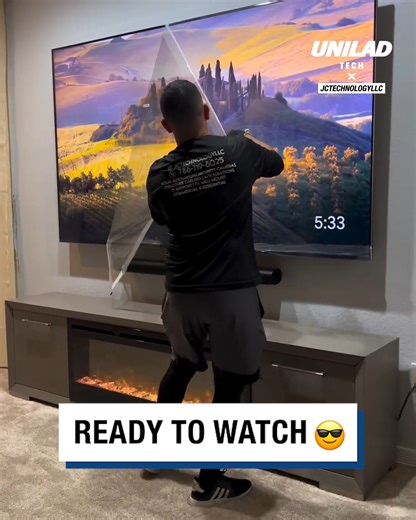 Installing an absolutely huge TV 📺 | UNILAD Tech