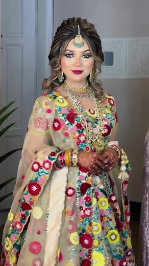 Stunning Holud bride by Alisha's Artistry#foryou #foryoupage #viral #bridalmakeup #unfreezemyacount 💛