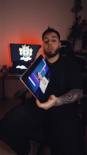 Delta Visual Studio on Instagram: "Hoy no te enseñamos un resultado, sino como hicimos el último vídeo para la @sala_newyork 💃🏻🕺🏻 Preparamos 2 sets diferentes, el primero donde surgen los diferentes testimonios de los profesores y el segundo para los planos recurso de baile los cuales grabamos a cámara lenta para conseguir un look que atractivo para el proyecto 📹 Síguenos si te gusta este tipo de contenido!📲 #deltavisualstudio #behindthescenes #filmmaking"