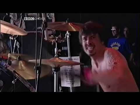 Queens of the Stone Age ft Dave Grohl - Song for the Dead & Gonna Leave You (Glastonbury 2002) HD