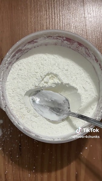 And if i’m craving and you at my house imma eat my starch everytime ion care if you think i’m weird. #cornstarchasmr #chunks #cornstarch #fyp