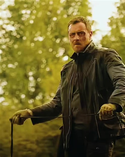 Sci-Fi Survival: Jack and Anna's Tar Pit Escape Mission