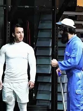 He couldn’t believe it, mouth wide open! #fyp #frank #anatolyprank #gym #gymmotivation #foryoupagе