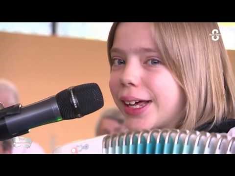 BALADE À PARIS, Valse parisienne - Madlyn music Madlyn 10 ans - Accordéon musette - Accordéon chant