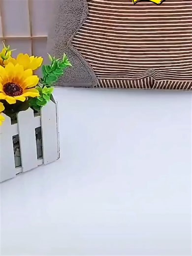 Description: Nom du produit: Coupeur de légumes de main Matériau du produit: ABS acier inoxydable Couleur du produit: Rouge, Bleu, Vert Taille de boîte de couleur: 19*25*12.6cm S’il est compté: Oui Baril de couteau: acier inoxydable 430 de qualité alimentaire Emballage: boîte de couleur anglaise Poids du produit: 649g Spécifications: 1. Verrouillage à un bouton, fermement verrouillé pour éviter de tomber. 2. Port d’alimentation de grand diamètre, sûr et mains libres, sans gaspillage de résidus. 