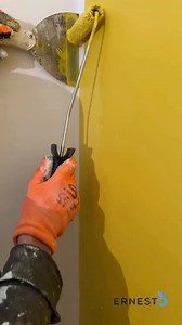 🖌️ Quando ogni bordo è netto, ogni angolo è pulito e il colore prende vita senza sbavature. Il giallo risalta. Ma il vero protagonista… è chi l’ha steso con questa precisione. 📲 Affidati ai professionisti di Ernesto.it #Ernesto #PitturaDiPrecisione #RifinitureTop #ParetiImpeccabili #LavoroFattoBene | Ernesto