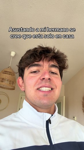 Empieza mi venganza por la semana tirandome comida. Esto no es ni un poquito de lo que semana le viene encima #broma #susto #hermanos