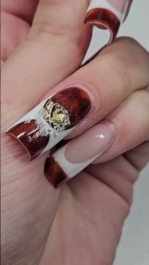 Extremely good hold - whether for rhinestones, charms or 3D applications on your nails 💅 Lynis