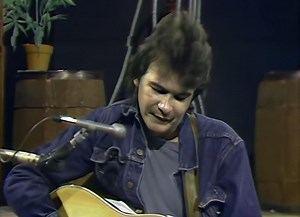 Watch John Prine sing his heartbreaking soldier anthem ‘Sam Stone’, 1971