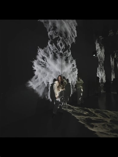 🇬🇧 Visited OSAKA DIGITAL ART MIRACLE WORLD and it honestly felt like stepping into another universe. The entire space is filled with immersive digital projections — walls, floors and mirrors transform into moving worlds of light and color. Some rooms even react to your movement, so it feels like you’re part of the artwork. It’s a really cool place for photos and Reels because every corner looks different and cinematic. If you like digital art, interactive museums, or just unique experiences in