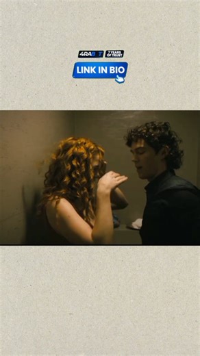 ᴍᴏᴠɪᴇᴄʟᴜʙ on Instagram: "Series Name 日本利用压电瓷砖将脚步转化为电能。这些瓷砖捕捉来自你脚步的动能。当你行走时，你的重量和动作会对瓷砖产生压力。瓷砖会轻微弯曲，从而产生机械应力。瓷砖内部的压电材料将这种应力转化为电能。每一步都会产生少量电荷，而数百万步结合在一起就能产生足够的电力来驱动 LED 灯、数字显示屏和传感器。在像涩谷车站这样繁忙的地方，每天大约有 240 万个脚步为这一系统作出贡献。这些电能可以被储存或立即使用，从而减少对传统电力来源的依赖，并支持可持续的城市基础设施。这种方法将日常运动转化为实用的可再生能源 #日本 #知识 #事实 #你知道吗 #推荐 科技 创新 历史 技术 实验"