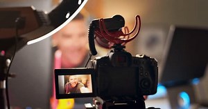 clip-3514188521-gaming-camera-man-computer-live-streaming-on