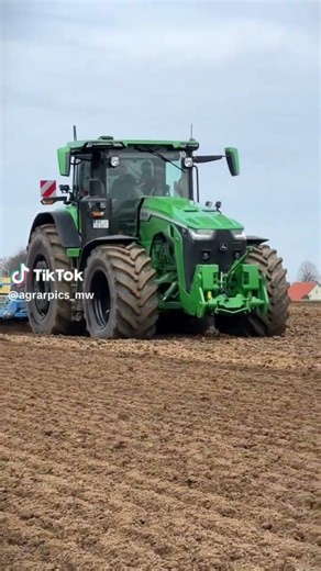 Two JD 8R and 7R 🦌💚💛🔥 #farming #tractor #agriculture #johndeere #farm #farmer #traktor